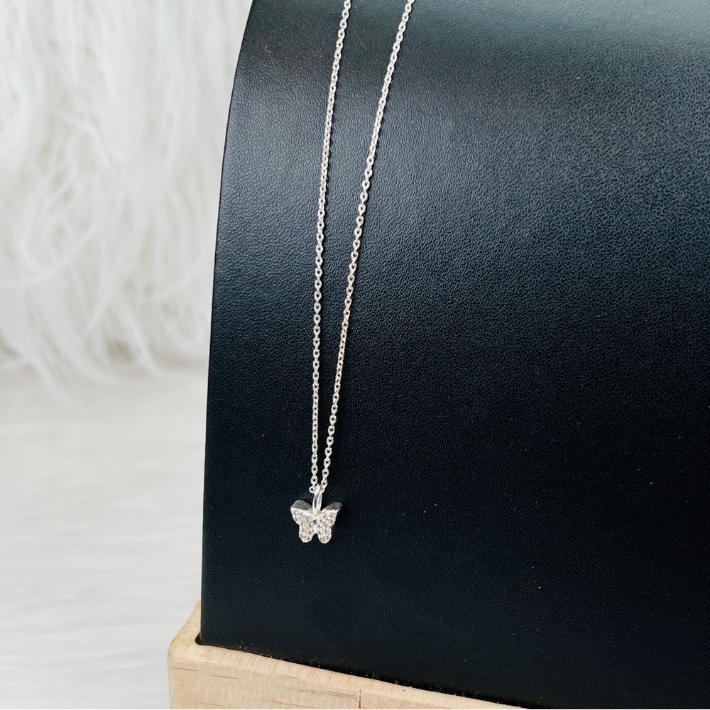Beautiful delicate, silvertone solid / bling, butterfly pendant necklace - Picture 7 of 9
